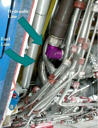 Drivstoff- og hydraulikkrørene på den høyre motoren. Foto: Den portugisiske havarikommisjonen