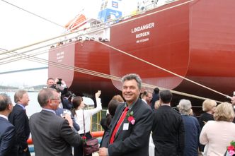 Sjøfartsdirektør Olav Akselsen er fornøyd med at rederne bak verdens første metanolskip velger å flagge norsk. Mari Jone har Haugesund som hjemmehavn, mens Lindanger har Bergen. Foto: Sjøfartsdirektoratet/Kari Stautland