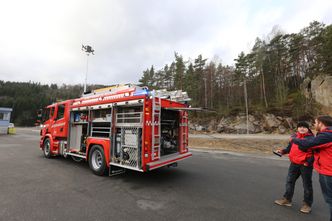 Fritt fram. Hittil har det vært opp til ethvert brannvesen å bestille sin bil med spesialtilpassinger i utstyr og farger. Nå blir det forsøkt standardisert. Foto: Egens Brannteknikk