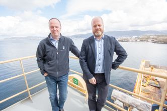 Hans Petter Mortensholm, prosjektleder i Kystverket, og Johan Marius Ly, beredskapsdirektør i Kystverket. Foto: Marius Valle
