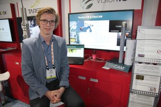 I farens selskap: Tore Hovland er bare 19 år og ferdig med videregående. i Houston solgte han inn Vision IOs unike kamerateknologi. Foto: Tormod Haugstad.