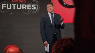 Steve Holliday i Nation Grid ser for seg at elbileiere kommer til å selge strøm i nær fremtid. Foto: Marius Valle