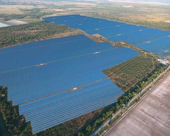 Slik vil den kommende solparken se ut. Illustrasjon. Foto: Kitson&Partners