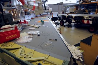 Det er kjøpt inn 24 slike vingesett til Norges 33 F-16 Block 15. Så langt har 16-17 av dem fått nye vinger. Foto: Per Erlien Dalløkken