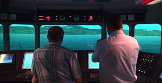 Et containerskip på 150 meter trenger mer tid på å få framdrift på riktig kurs før entring av skipstunnelen. Det betyr noen mindre justeringer på tegninger og planer. Foto: Kystverket