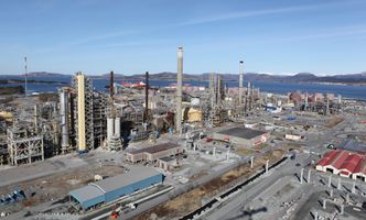 Fellesforbundets avdeling 5 mener det foregår sosial dumping på Mongstad. Det avvises på det sterkeste av hovedleverandøren Beerenberg. Foto: Kjetil Malkenes Hovland