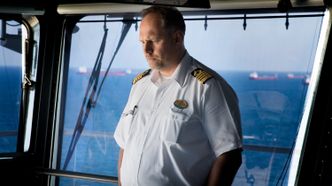 Kaptein Gus Andersson er konsentrert. Han har ansvar for verdens største cruiseskip. Foto: Eirik Helland Urke