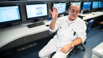 Kjøleingeniør Franco Montanion har en viktig jobb. Kjøling krever mer energi enn azipodpropellene. Foto: Eirik Helland Urke
