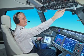 Cockpiten i MC-21 har blant annet aktiv sidestikke.