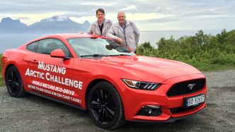 Henrik Borchgrevink og Knut Wilthil med bilen, en Ford Mustang med en 2.3-liters EcoBoost-motor med 317 HK. Foto: Ford