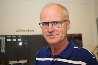 Arne Ramsland leder FoU-lab fra Tenkeboksen inne i verkstedet til Tronrud Engineering. Foto: Tore Stensvold