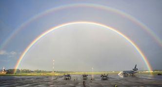 Tre F-35B og et KC-10 på plass på Fairford. Foto: Angel DelCueto