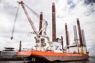 Klar for første tur til USA: Brave Tern ligger i øyeblikket ved havnen i Esbjerg, Danmark, klargjort for overfarten til Frankrike og deretter USA. Foto: Fred. Olsen Windcarrier