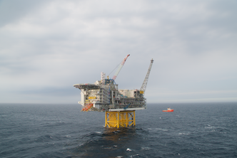 Ivar Aasen-plattformen er installert på feltet, til planlagt tid og kost. Foto: Det norske