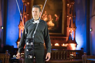 Ready 4 action. Funfact: Mikrofonkabelen til Kristopher er med vilje hvit, ikke sort. Det gjorde den mer synlig. Foto: Eirik Helland Urke, TU.no