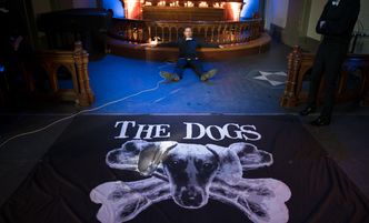 Problemer dukker alltid opp under en produksjon. Mens Eirik og jeg prøvde å få kamerariggen til å funke, tok Kristopher det hele temmelig piano. Foto: Eirik Helland Urke, TU.no