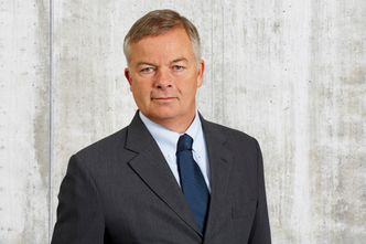 Veidekkes konsernsjef Arne Giske kan glede seg over forbedringer på alle holdt i rapporteringen fra andre kvartal i år.