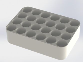 Den keramiske beholderen gjør det mulig å pakke «cellene i cellen» langt tettere enn om man benytter frittstående sylindriske celler. Foto: Cadenza Innovation