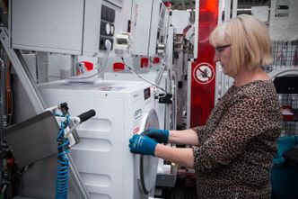 Nesten komplett: Mennesker er involvert i alle ledd, selv etter at robotene har gjort sin jobb. Det sikrer en uovertruffen kvalitet.