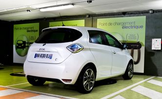 Elbiler som Renault Zoe vil bli stadig viktigere for Renault og andre europeiske bilprodusenter for å holde seg innenfor kommende utslippskrav. Foto: Groupe Renault