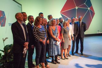 Et knippe næringslivsledere og politikere under lanseringen av Toppindustrisenteret. Foto: Marius Valle