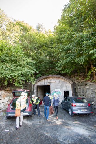 Det finnes mange slike vanntunneler skjult bak slike dører rundt om i landet. Foto: Marius Valle