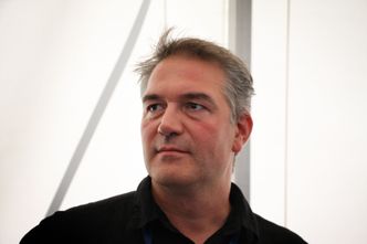 Fisker Bent Gabrielsen lovpriser stillheten når han fisker fra Karoline. Foto: Tore Stensvold