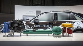 Mercedes-Benz viste fram sin nye generasjon hydrogenteknologi i sommer. Den skal først plasseres under skallet på en GLC-suv. Foto: Daimler AG