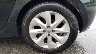 Elbildekk er som regel små eller smale, og er dårlig egnet til sportslig kjøring. Foto: Marius Valle