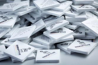 Snart klar: Prototypene på de første tre sensorbrikkene er klare, og testes av kunder. De liker det de ser og de første ordrene er på plass. Foto: Øystein Klakegg