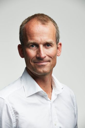 Batteriene må ha en levetid som kan måle seg med den tekniske levetiden til dingsene de skal drive, sier Terje Lassen i Disruptive Technologies. Foto: Øystein Klakegg