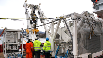 Motoren er en komponent i avanserte vinsjsystemer som Lidan Marine produserer. Med komplekse systemer, er det viktig at motoren er så enkel og driftsikker som mulig. Foto: Lidan Marine