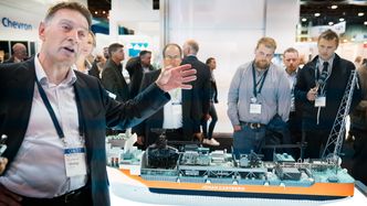 Nils Olav Solheim, prosjektdirektør for Johan Castberg i Aker Solutions, forklarer hvordan de har gått frem for å ta ned kostnadene på produksjonsskipet. . Bilde: Eirik Helland Urke