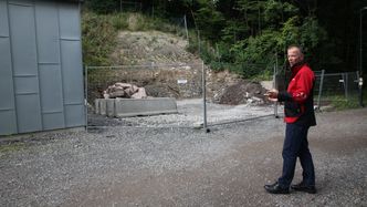 Daglig leder Roy Frivoll i Nydalen Energi mener det blir stygt å plassere to kjøletårn rett ved turveien langs Akerselva i Nydalen.  Foto: Øyvind Lie