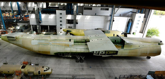 Dette skroget har stått lagret i 30 år og skal nå endelig fullføres. Foto: Antonov