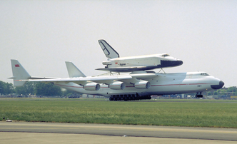 An-225 med Buran-romferge på ryggen. Foto: Antonov