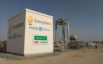 Pilot: Energynest bygget sitt første pilotanlegg ved Masdar Institutes solforskningsanlegg i Abu Dhabi, i tilknytning til et anlegg for konsentrert solkraft. Foto: Energynest