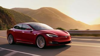 Tesla selger allerede elbiler med lang rekkevidde. De er også langt fremme på tilgjengelig autonomi. Foto: Tesla