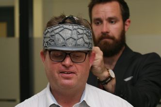 Simen Sommerfeldt i Bouvet merket en slags berusende effekt. Han er spent på fremtiden vil bringe av muligheter for å styre datamaskiner med tankens kraft. Foto: Marius Jørgenrud