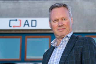 Geir Erik Lian er formelt utdannet elektronikkingeniør og har hatt lederjobber i både Hewlett Packard og Lenovo.
