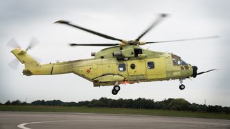 Dette er det norske helikopteret som fløy første gang i mars. Her tar det av med maksimalvekt, 16 tonn. Foto: Eirik Helland Urke