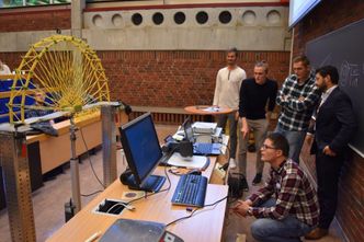 Spaghettien kan maksimalt veie ett kilo. Her veies brua Foto: Universitetet i Stavanger