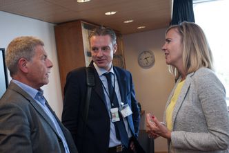 Inga Bolstad i Riksarkivet skrøt av ekspertrådet også i møte hos KMD før sommeren. Her avbildet sammen med (fra v.) Husbanken-direktør Bård Øistensen og Difi-direktør Steffen Sutorius. Bilde: Marius Jørgenrud