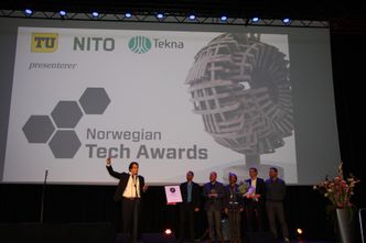 Adm. dir.Erik Fossum Færevaag (t.v.) i Disruptive Technologies med fem av de ansatte takket for prisen Norwegian Technology Award 2016. Foto: Tore Stensvold