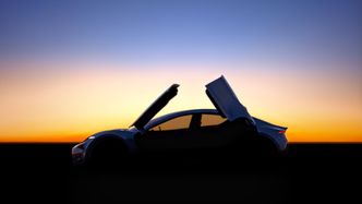 Fisker EMotion har såkalte sommerfugldører som er hengslet foran og bak. Foto: Fisker