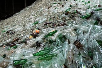 Slik begynner Glasopor – med returglass.