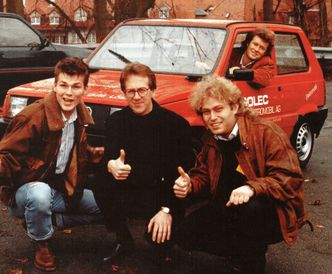 Import av Norges første elbil fra Sveits ble finansiert av a-ha, Bellona og Røstvik. Senere kjørtes det ulovlig i bomringene rundt Oslo for å presse Regjeringen Brundtland til å lage verdens beste elbilincentiver, skriver artikkelforfatter Harald N. Røstvik. Foto: William Mikkelsen/The Sunshine Revolution Bilde: Harald N. Røstvik