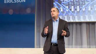 Intel-sjef Brian Krzanich under en presentasjon i forbindelse med et samarbeid med Ericsson. Foto: Odd Richard Valmot