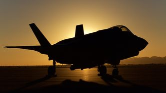 Morten Hanche er ikke bare en respektert flyger, han er også en høyst habil fotograf. Dette bildet tok han nylig av en F-35 i solnedgang på Luke. Foto: Morten Hanche / Forsvaret