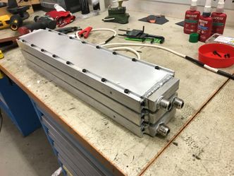 Lager strøm av eksosvarme: Bildet viser de termometriske generatorene TEGma skal teste hos Marintek rundt årsskiftet. De vil hente ut rundt 200 watt når motoren går på en 0,072 m2 flate dekket av termoelektriske elementer. Foto: TEGma 